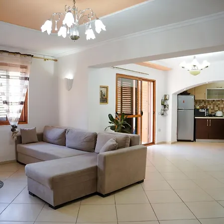 Centre Lions Gate 1 Tirana