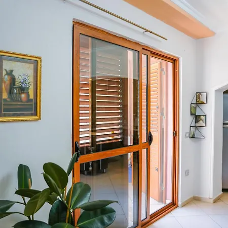 Διαμέρισμα Centre Lions Gate 1 *