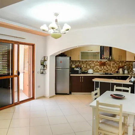 Apartment Centre Lions Gate 1 *