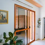 Apartmán Centre Lions Gate 1 *