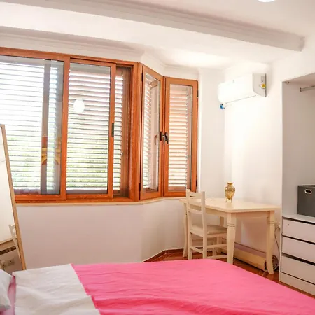 Centre Lions Gate 1 Tirana