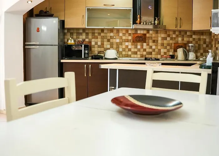 Centre Lions Gate 1 * 地拉那